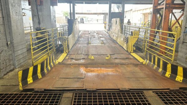 REF 13361 - Tombador Plataforma 18 metros x 65 ton. Marca SAUR OBS- - Image 4